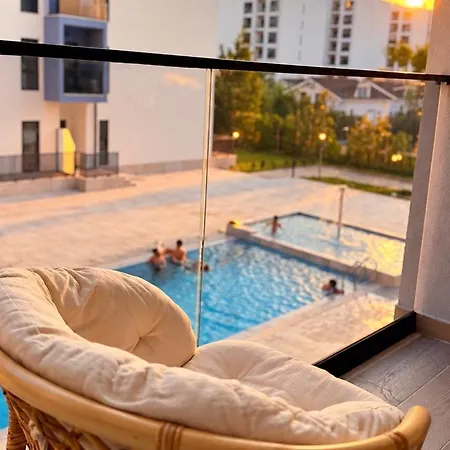 Hola Collection - Poolside Daire *