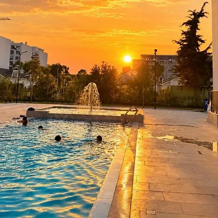 Hola Collection - Poolside Daire *